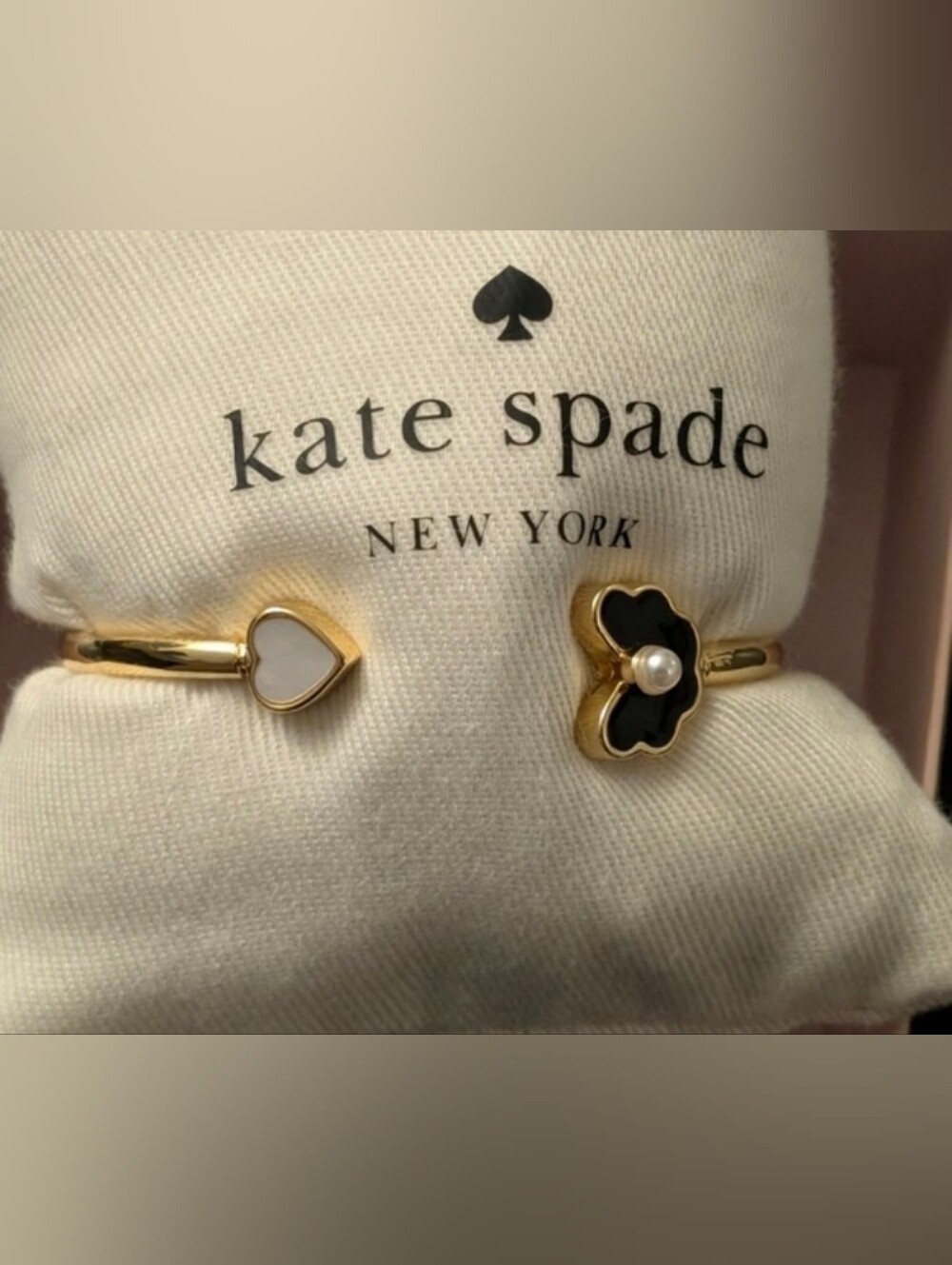 Kate Spade ♠️ Black flower white pearl KATE Spade flex cuff hinge bracelet - Picture 1 of 4